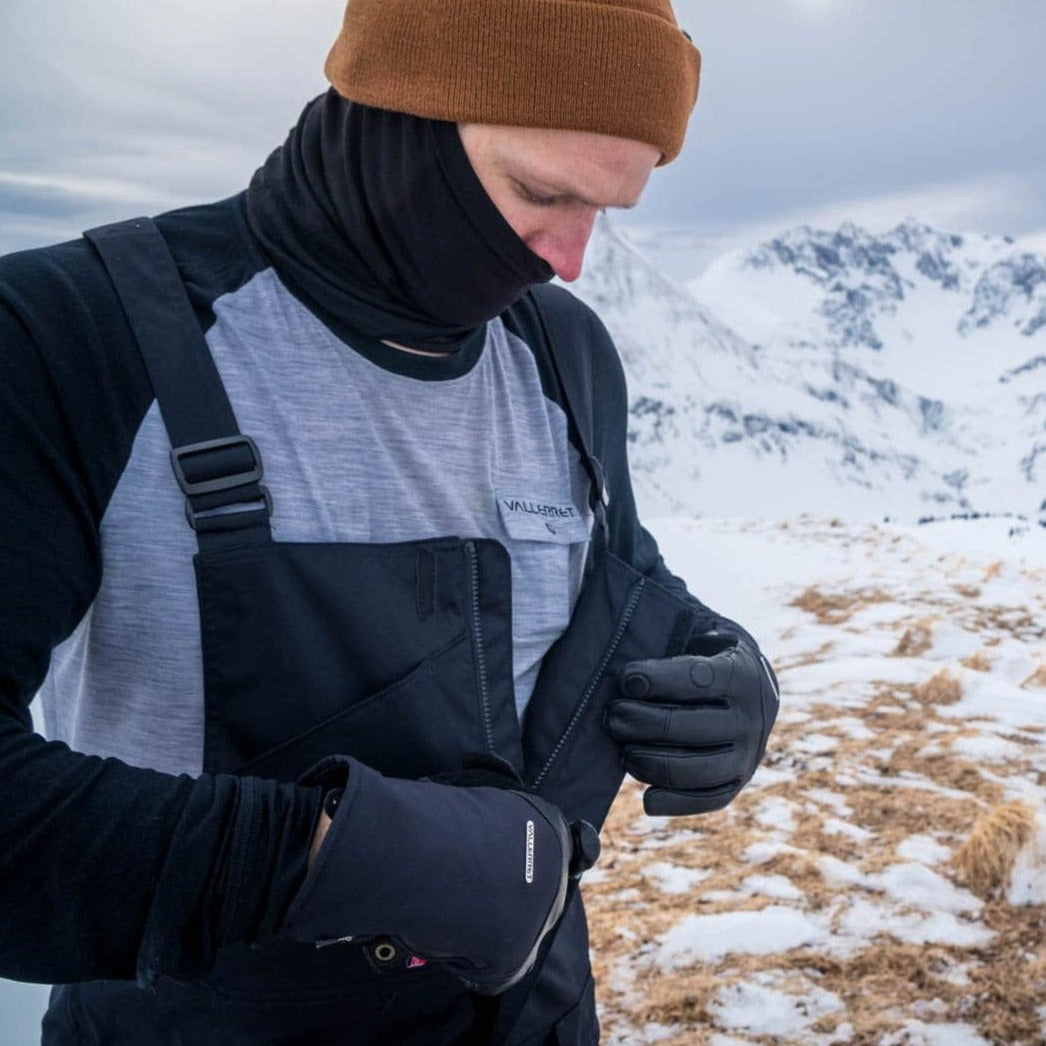 Winter Photography Apparel - Merino Wool Clothing by Vallerret