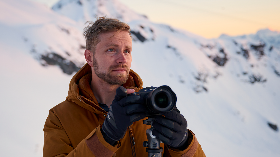 Albrecht Voss taking photos in the Alps with the Vallerret Markhof Pro V3 Photography Gloves