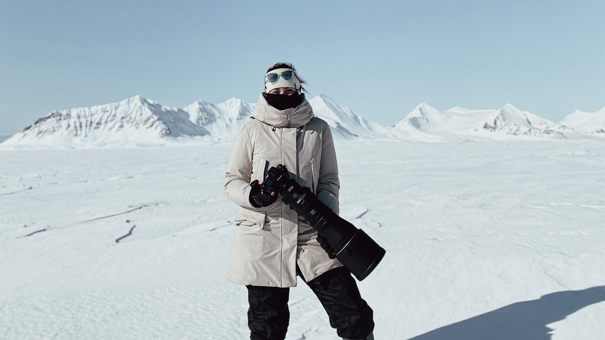 Vallerret Ambassador Rachel Bigsby using Camera Gloves in the Arctic