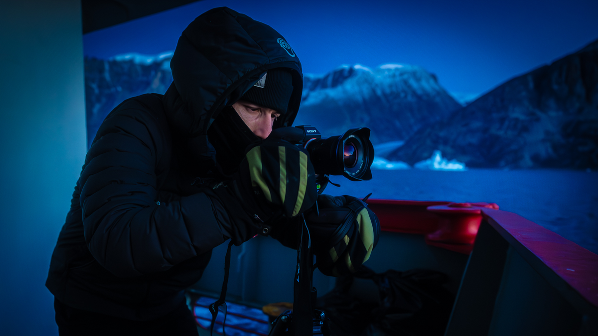 Virgil Reglioni wearing a Vallerret Skadi LRS Zipper Mitt Camera Glove on an expedition boat in Svalbard