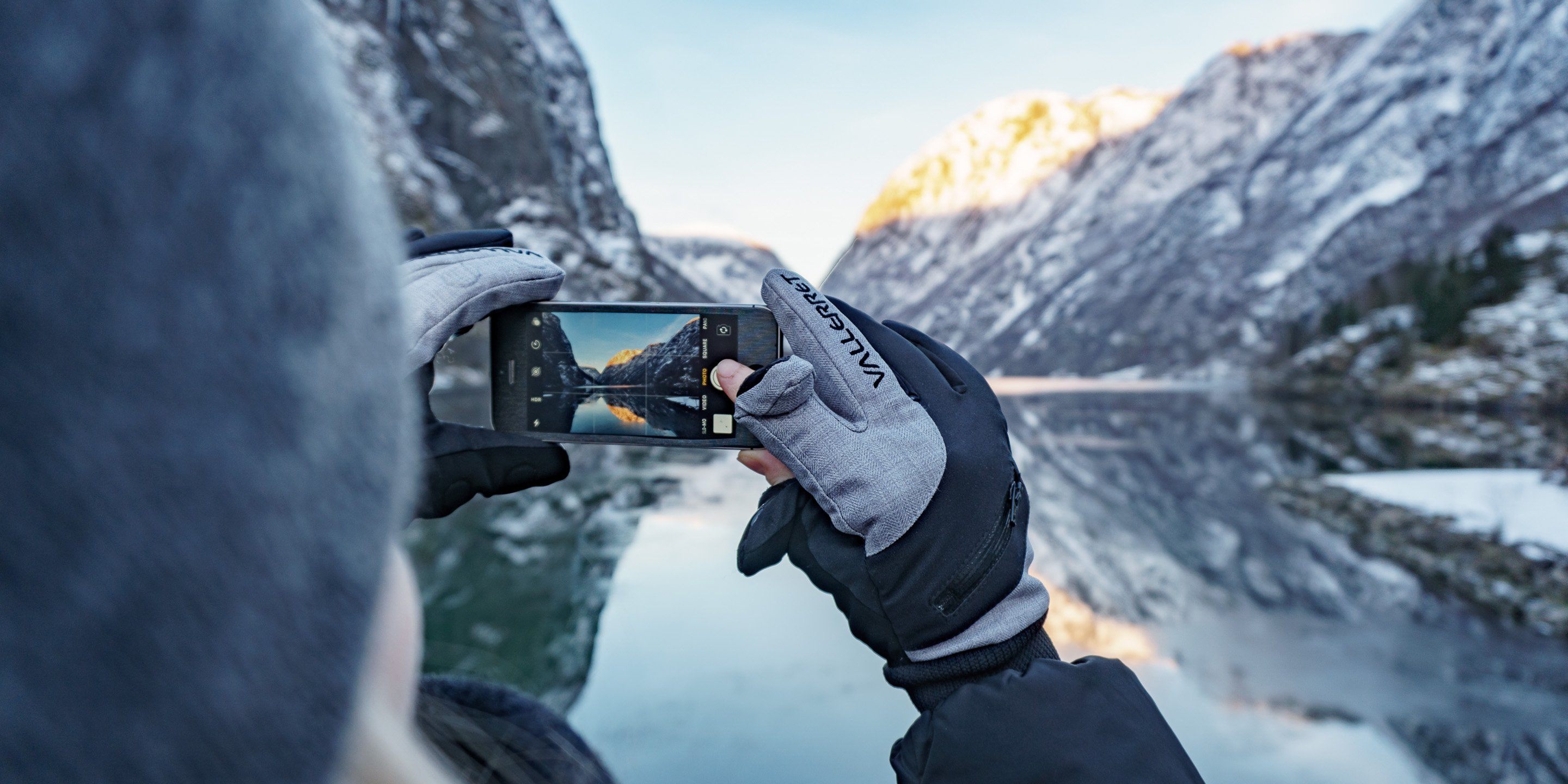 Winter Photography Basics: Understanding Aperture – Vallerret Photography  Gloves